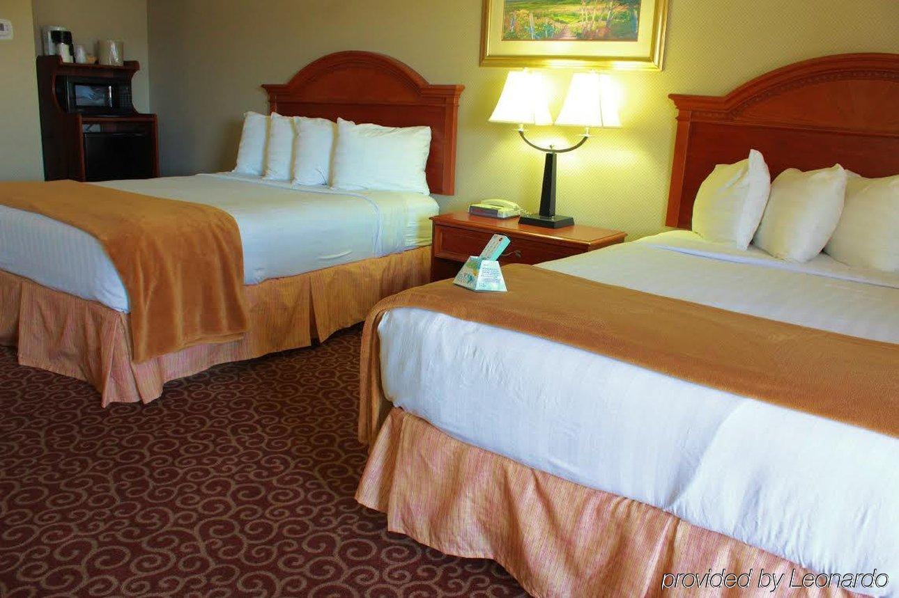 Red Arrow Inn & Suites, A Travelodge By Wyndham Монтроуз Екстериор снимка