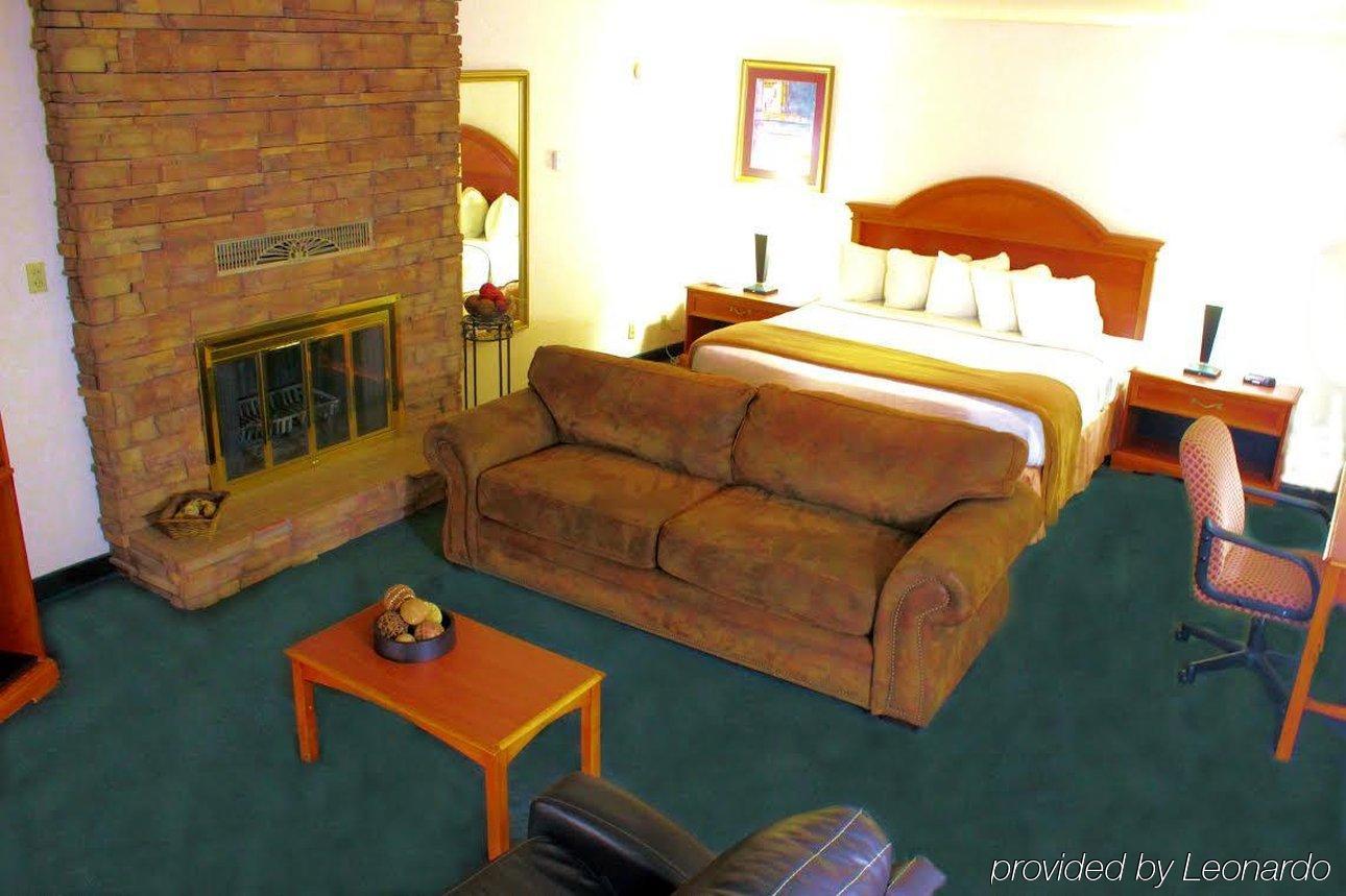 Red Arrow Inn & Suites, A Travelodge By Wyndham Монтроуз Екстериор снимка