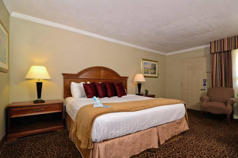 Red Arrow Inn & Suites, A Travelodge By Wyndham Монтроуз Екстериор снимка